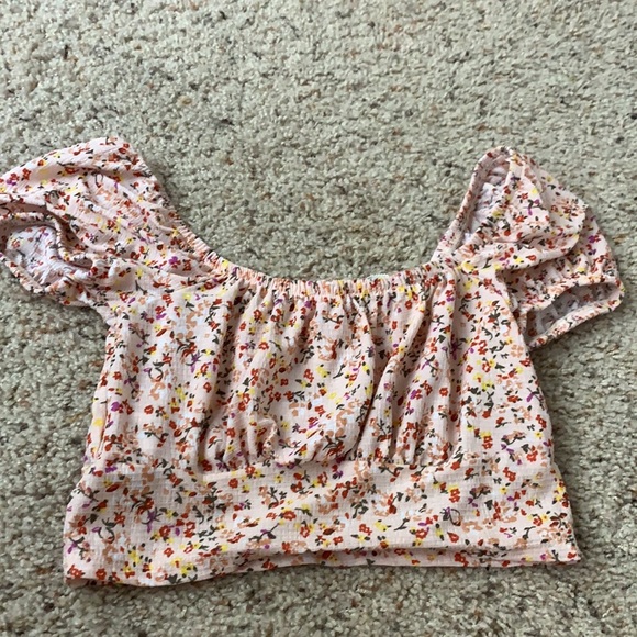 The cutest top I own! Size small! - Picture 3 of 3